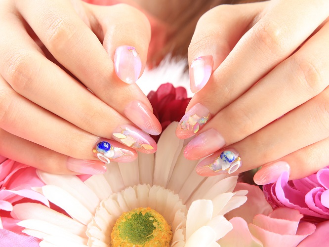 Crystal Nail クリスタルネイル 福利厚生のフクリコ